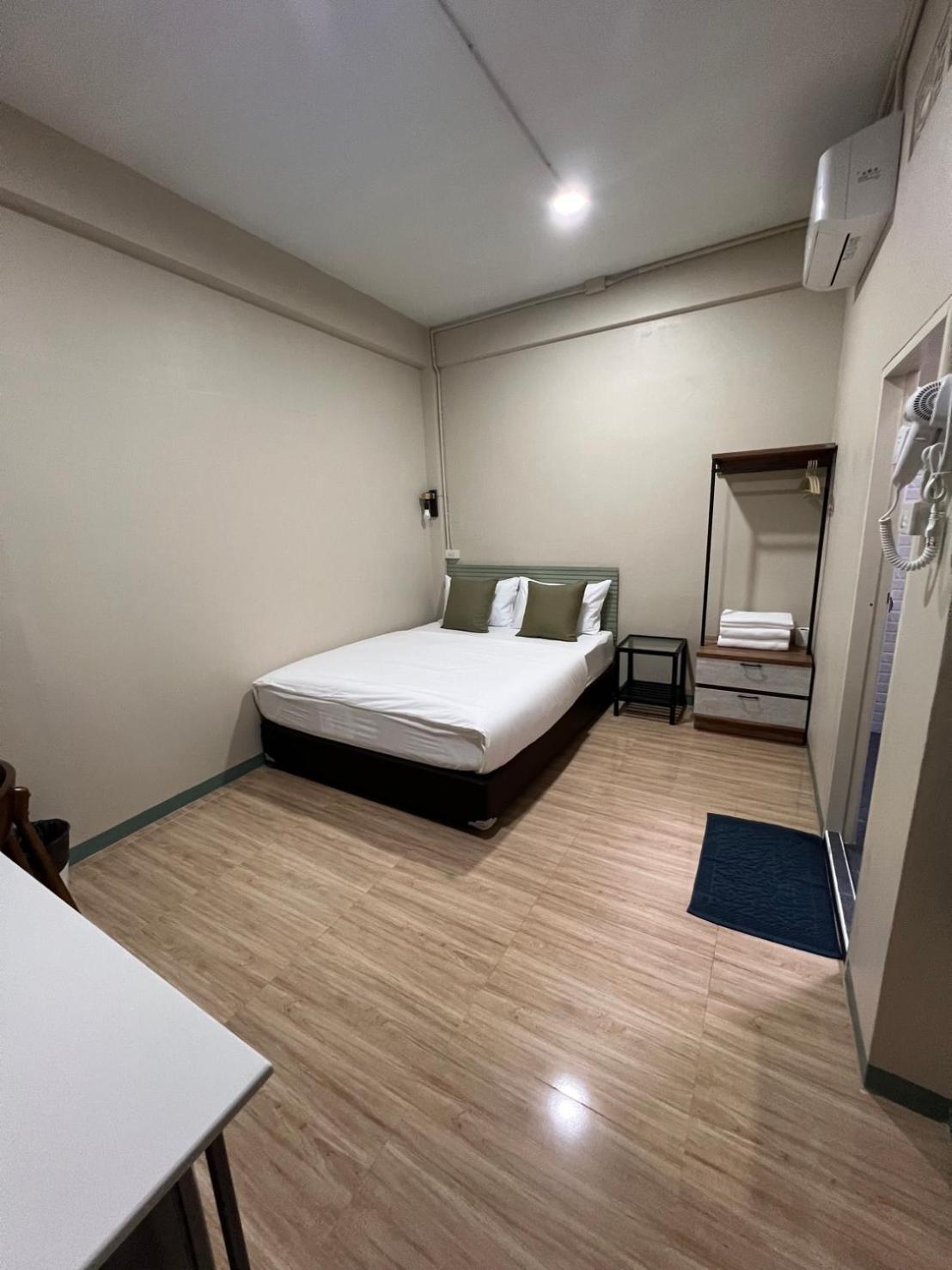 Bangwa House - Mrt Bangwa Station Hotel Bangkok Eksteriør billede